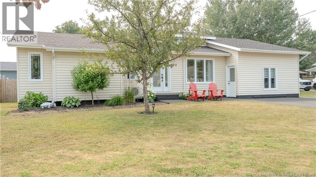 182 Rue Gagnon, Beresford, New Brunswick E8K 1V3 - Photo 1 - NB124203