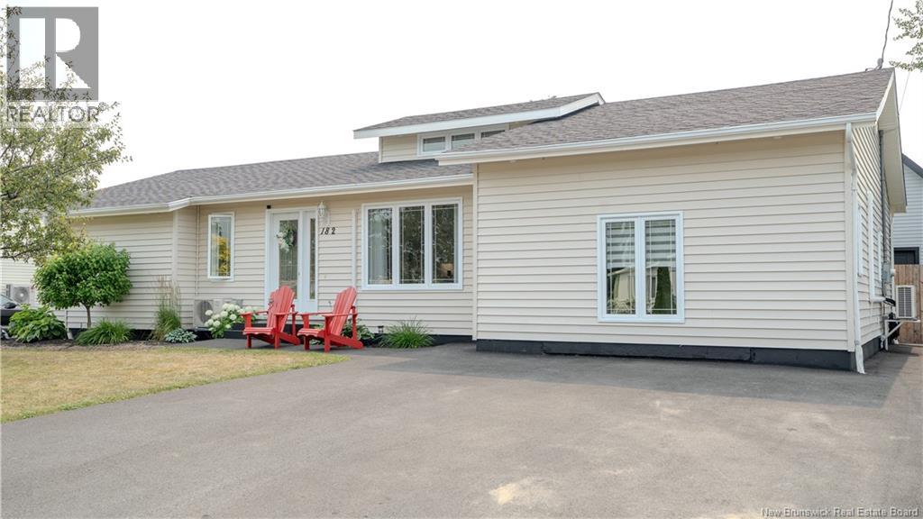 182 Rue Gagnon, Beresford, New Brunswick E8K 1V3 - Photo 2 - NB124203