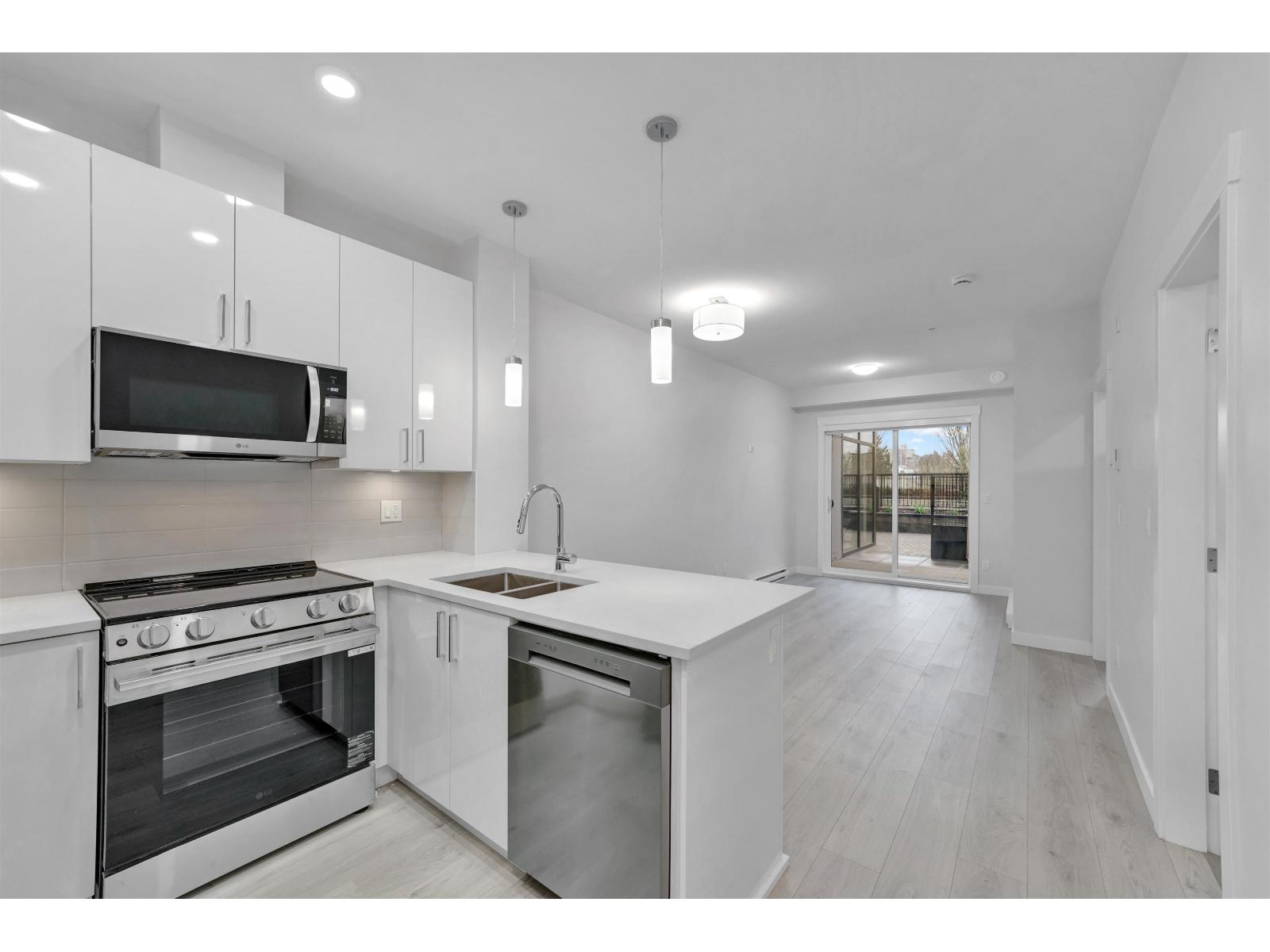 100 33886 Pine Street, Abbotsford, British Columbia  V2S 0N9 - Photo 3 - R3071847