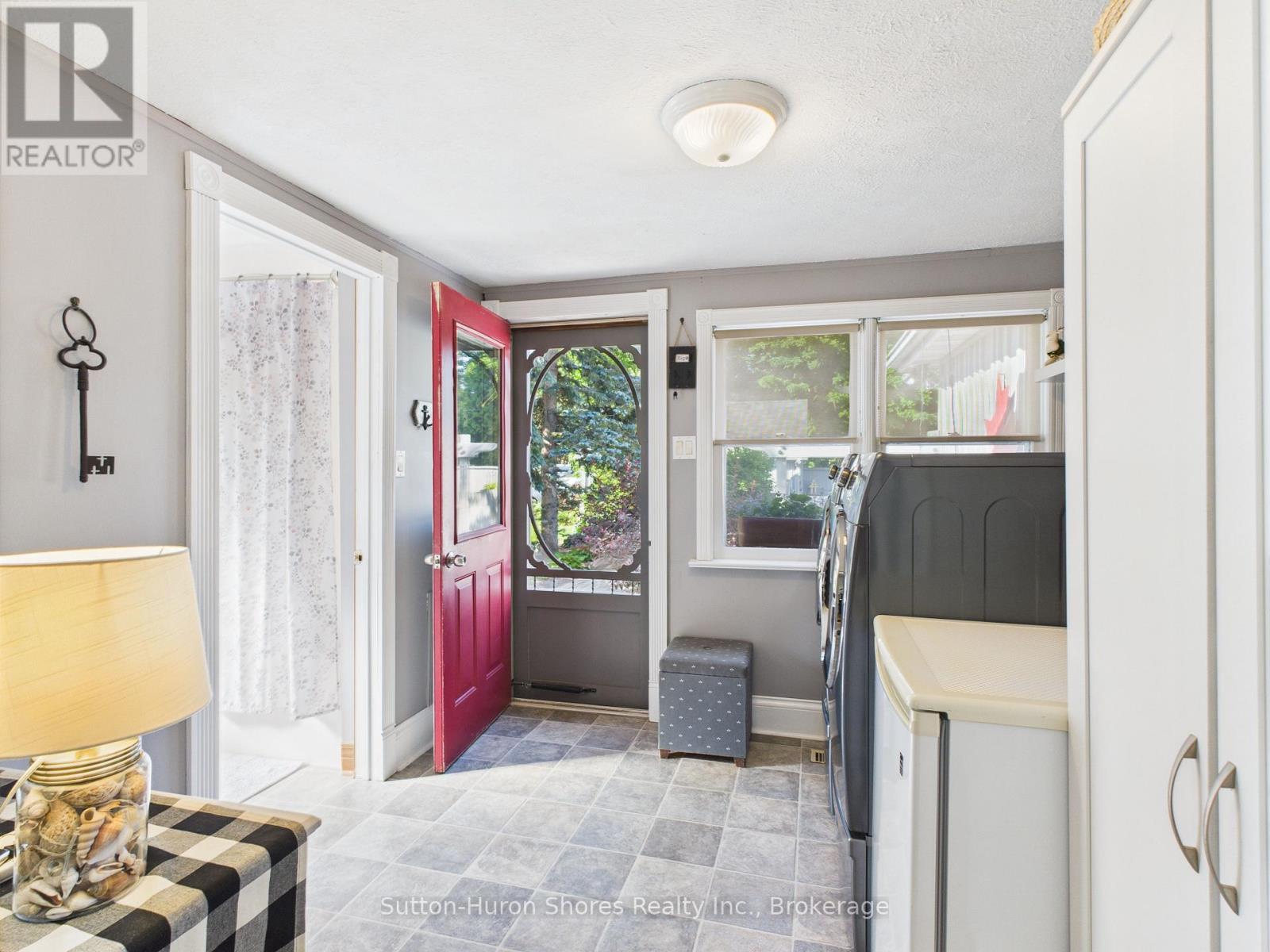 668, 662 Gustavus Street, Saugeen Shores, Ontario  N0H 2C0 - Photo 3 - X12611144