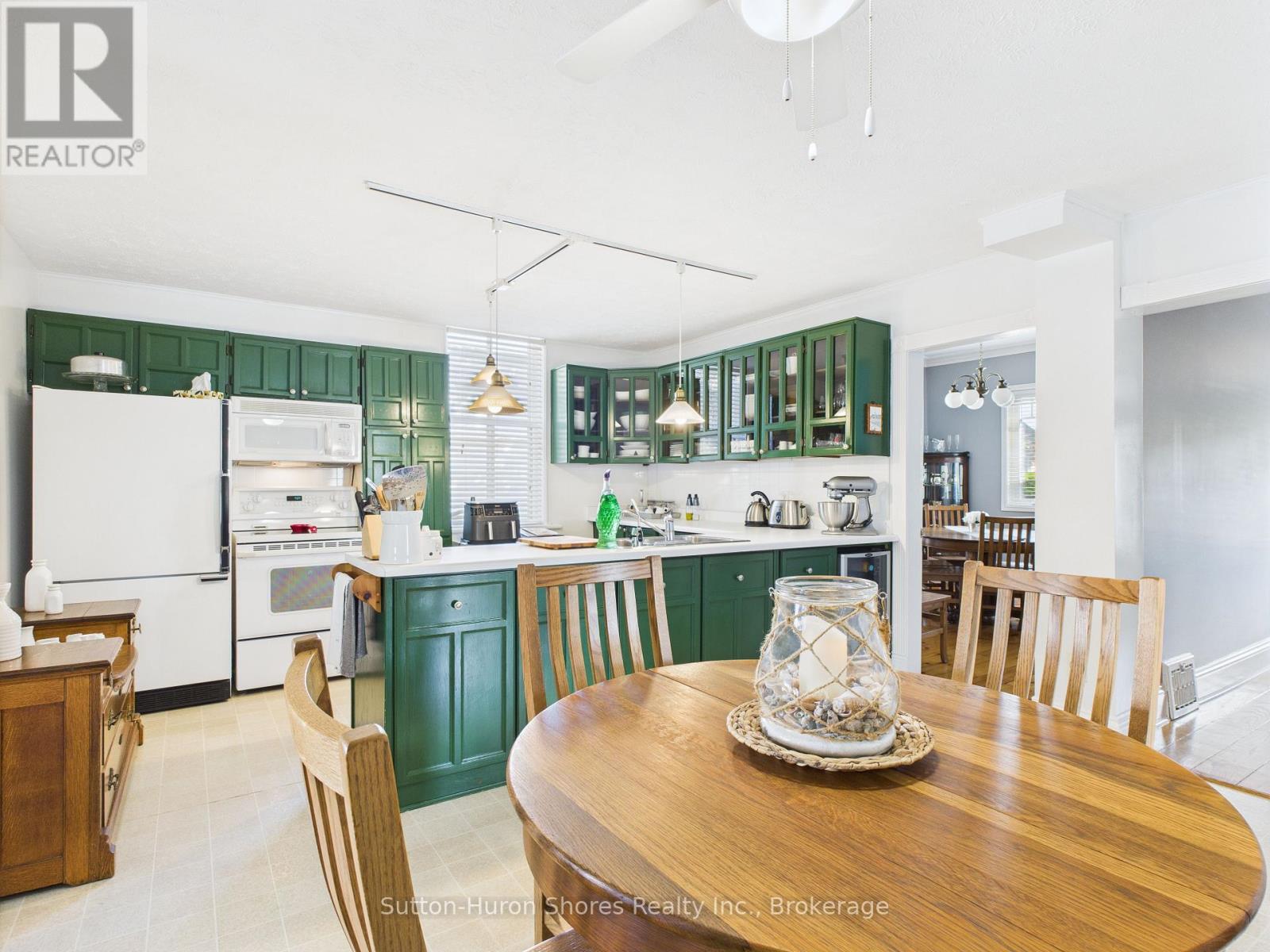 668, 662 Gustavus Street, Saugeen Shores, Ontario  N0H 2C0 - Photo 9 - X12611144