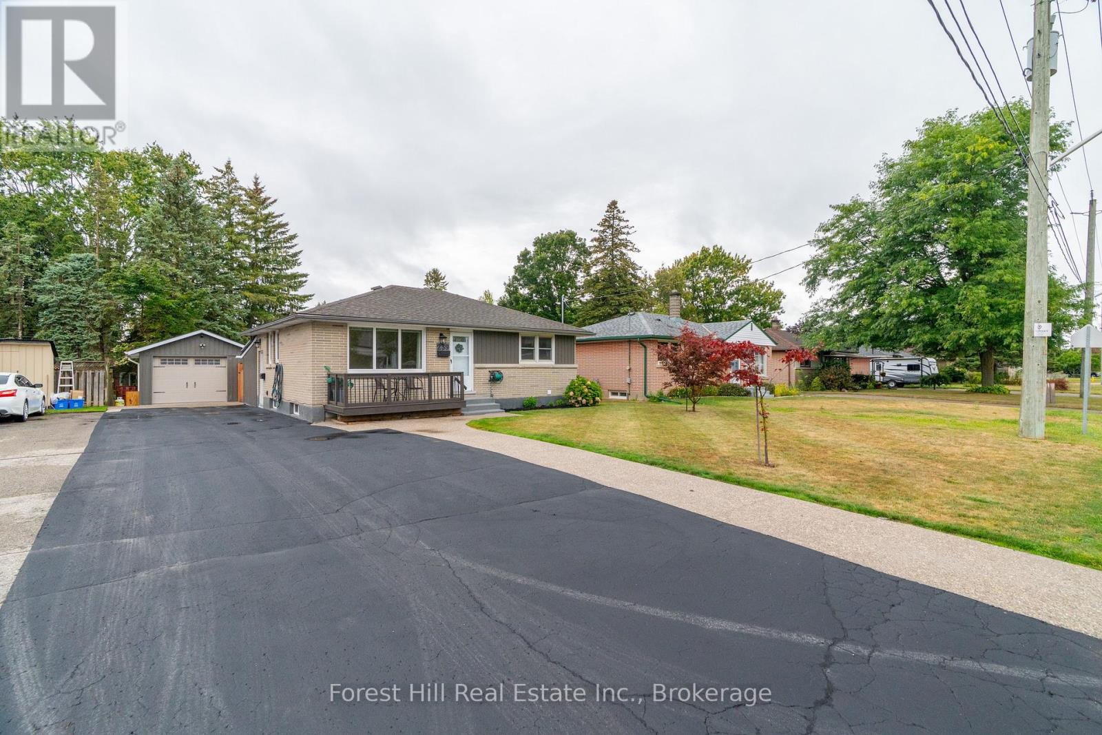 239 Clarke Street N, Woodstock (Woodstock - North), Ontario  N4S 7M8 - Photo 3 - X12611204