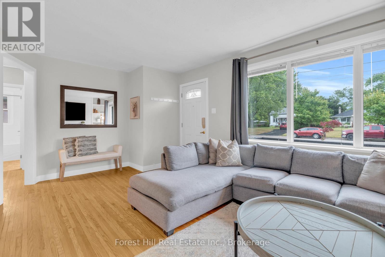 239 Clarke Street N, Woodstock (Woodstock - North), Ontario  N4S 7M8 - Photo 7 - X12611204