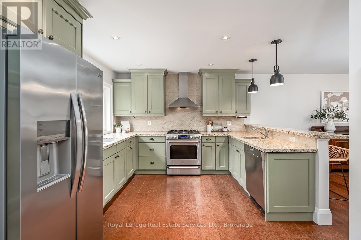 1071 Melvin Avenue, Oakville, Ontario  L6J 2V8 - Photo 9 - W12536598