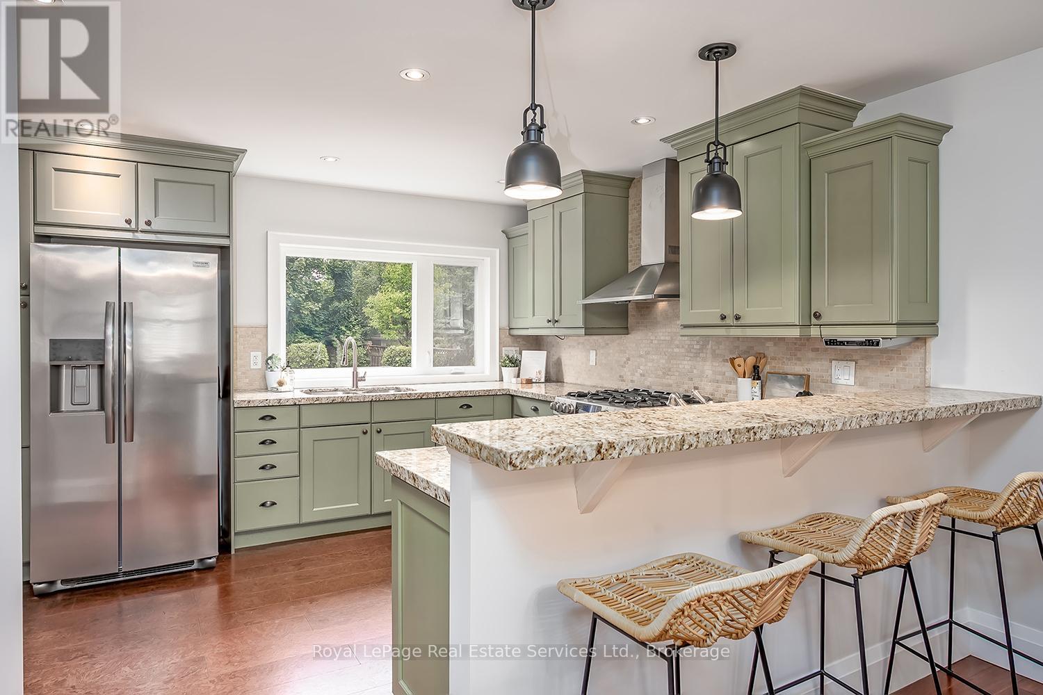 1071 Melvin Avenue, Oakville, Ontario  L6J 2V8 - Photo 8 - W12536598