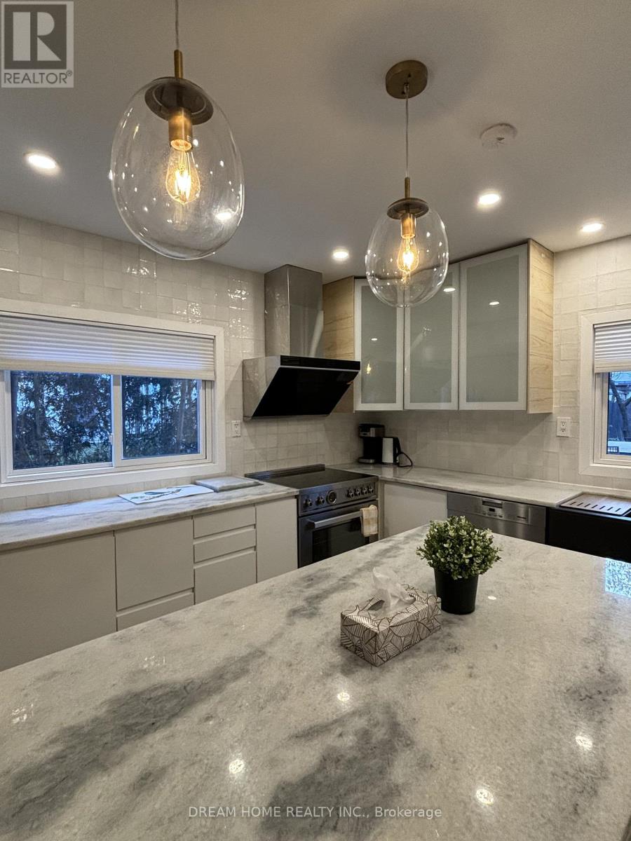 Upper - 160 Olde Bayview Avenue, Richmond Hill, Ontario  L4E 3C6 - Photo 2 - N12563954