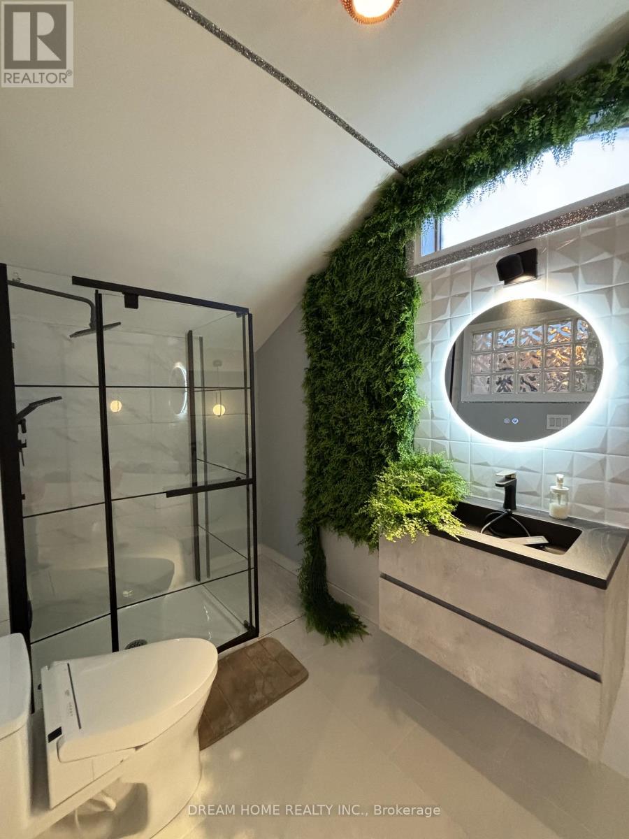 Upper - 160 Olde Bayview Avenue, Richmond Hill, Ontario  L4E 3C6 - Photo 21 - N12563954