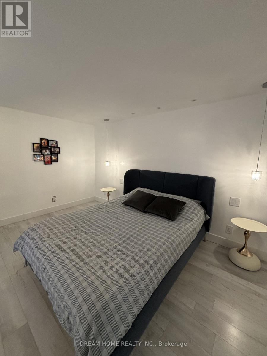 Upper - 160 Olde Bayview Avenue, Richmond Hill, Ontario  L4E 3C6 - Photo 10 - N12563954