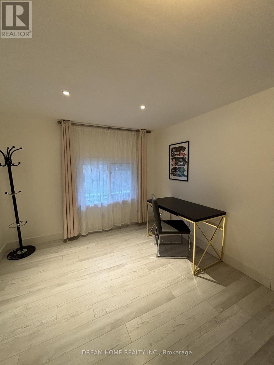 Upper - 160 Olde Bayview Avenue, Richmond Hill, Ontario  L4E 3C6 - Photo 8 - N12563954