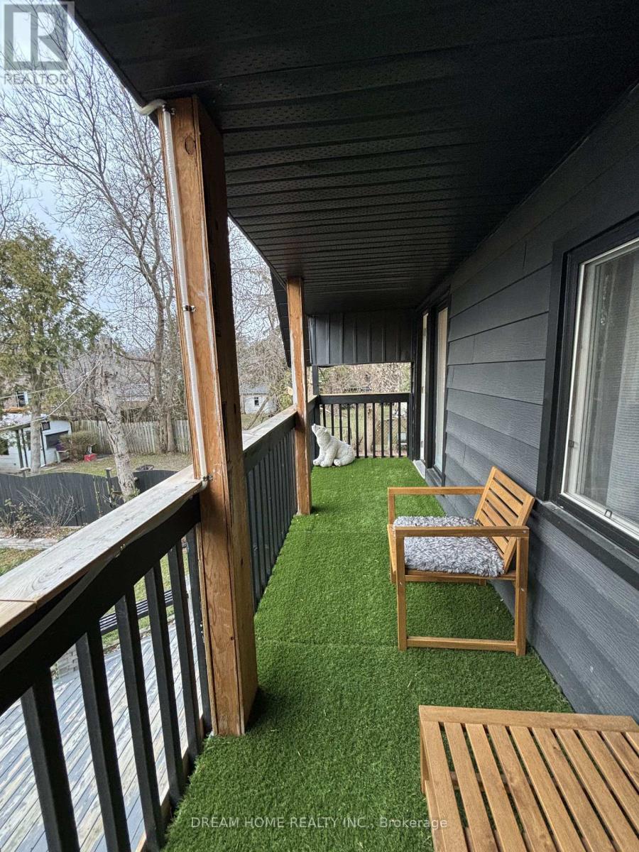 Upper - 160 Olde Bayview Avenue, Richmond Hill, Ontario  L4E 3C6 - Photo 15 - N12563954