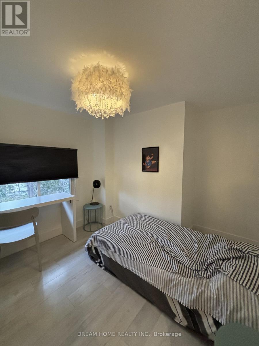 Upper - 160 Olde Bayview Avenue, Richmond Hill, Ontario  L4E 3C6 - Photo 11 - N12563954