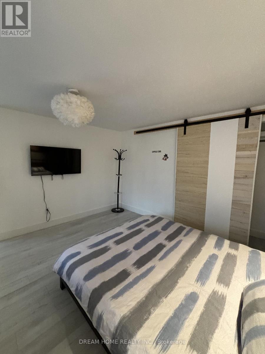 Upper - 160 Olde Bayview Avenue, Richmond Hill, Ontario  L4E 3C6 - Photo 7 - N12563954