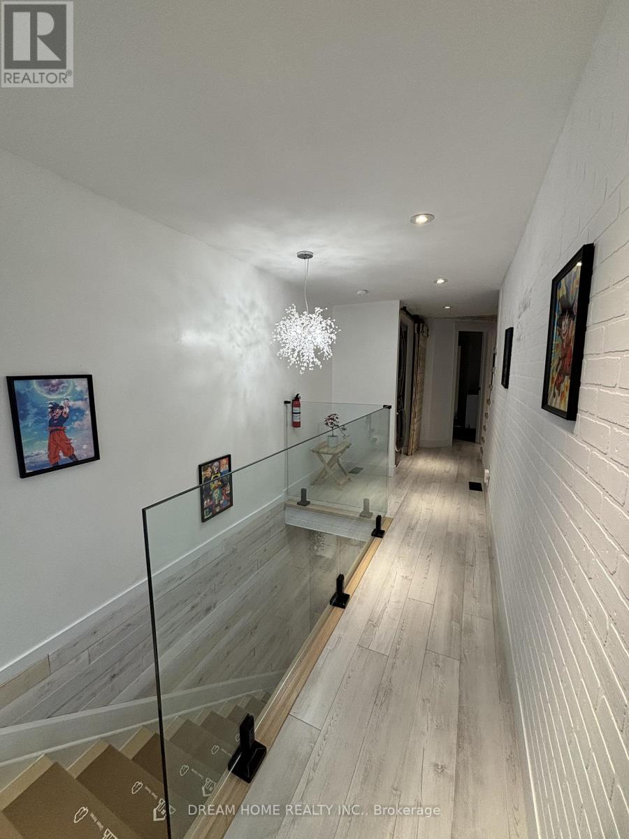 Upper - 160 Olde Bayview Avenue, Richmond Hill, Ontario  L4E 3C6 - Photo 5 - N12563954