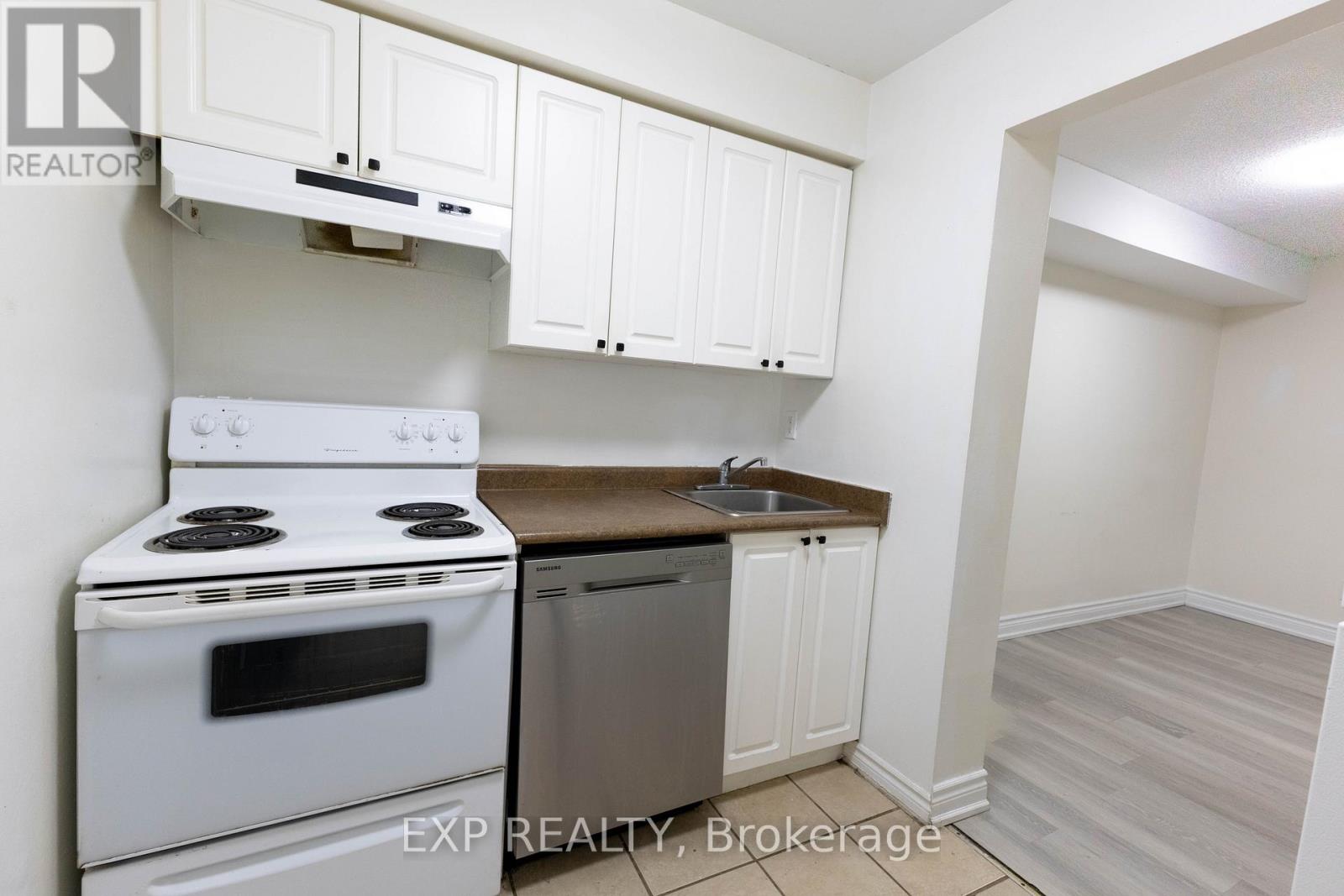 120 - 248 Milestone Crescent, Aurora, Ontario  L4G 3M2 - Photo 6 - N12586674