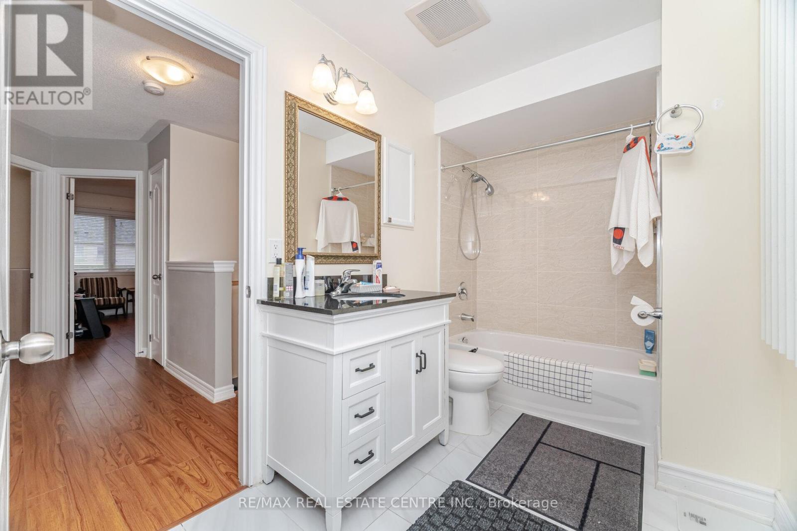 2570 Valleyridge Drive, Oakville, Ontario  L6M 5H5 - Photo 16 - W12478921