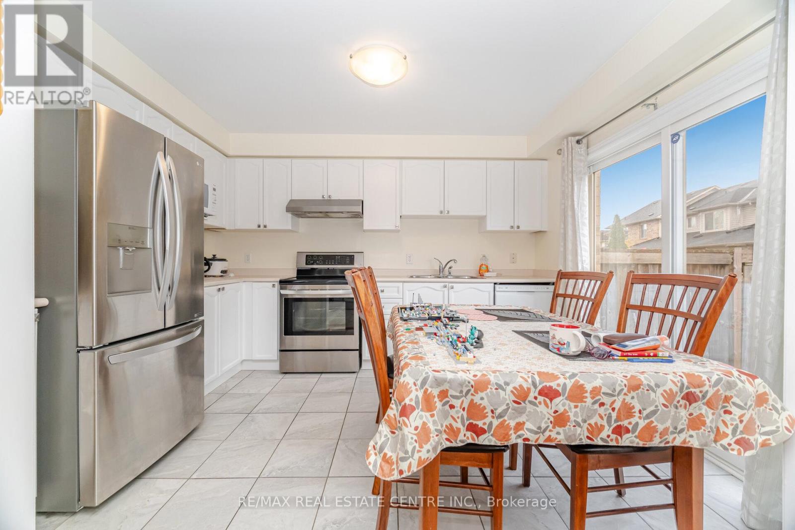 2570 Valleyridge Drive, Oakville, Ontario  L6M 5H5 - Photo 9 - W12478921