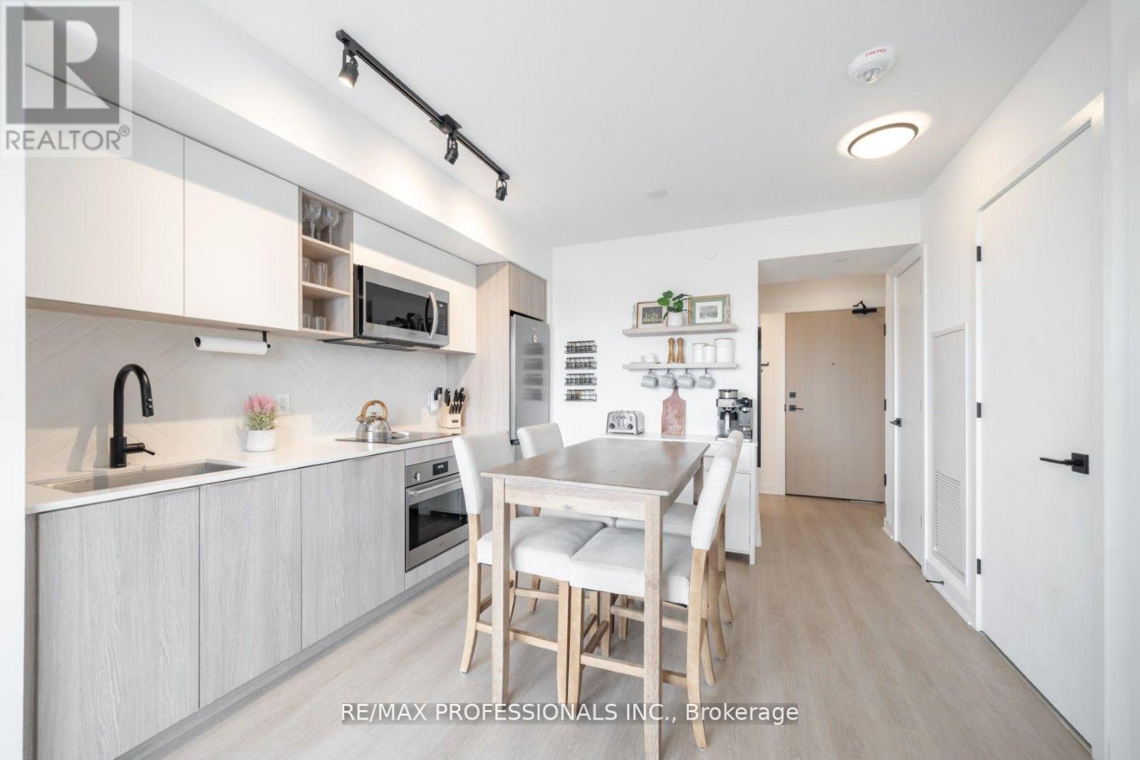 305 - 36 Zorra Street, Toronto, Ontario  M8Z 0G5 - Photo 9 - W12497340