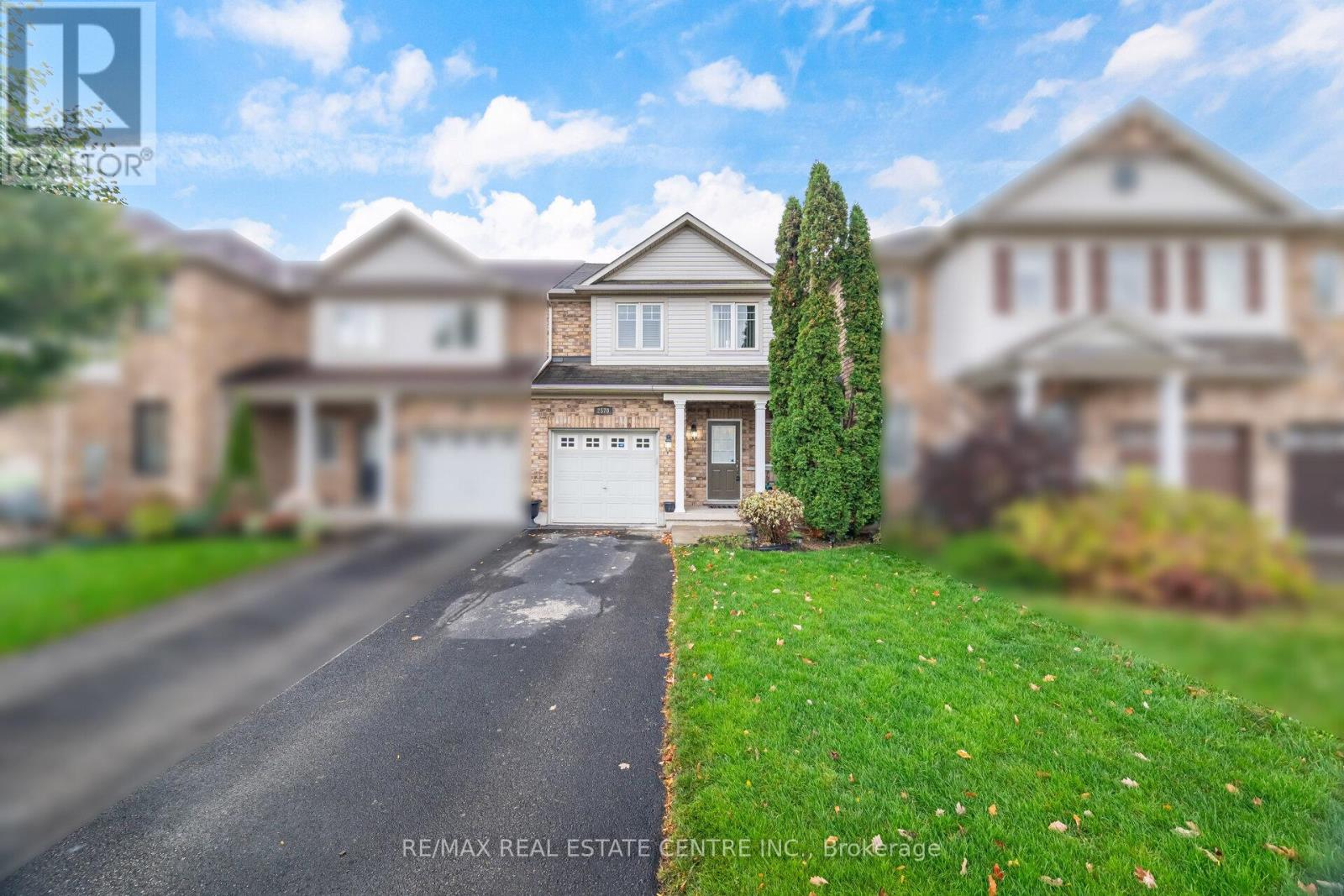 2570 Valleyridge Drive, Oakville, Ontario  L6M 5H5 - Photo 2 - W12478921