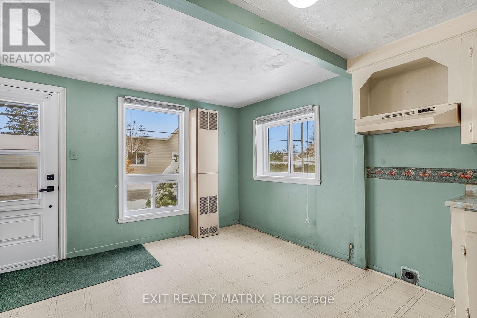 29 Peter Street, Champlain, Ontario K0B 1K0 - Photo 15 - X12541914