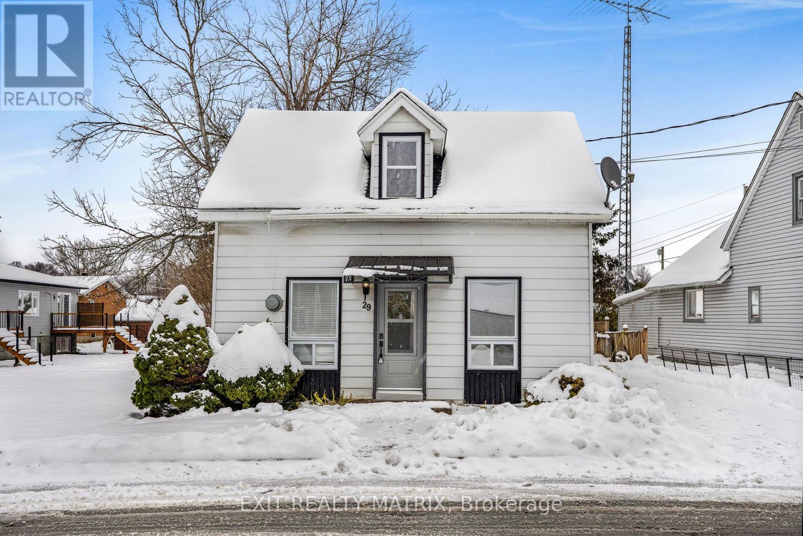 29 Peter Street, Champlain, Ontario K0B 1K0 - Photo 1 - X12541914