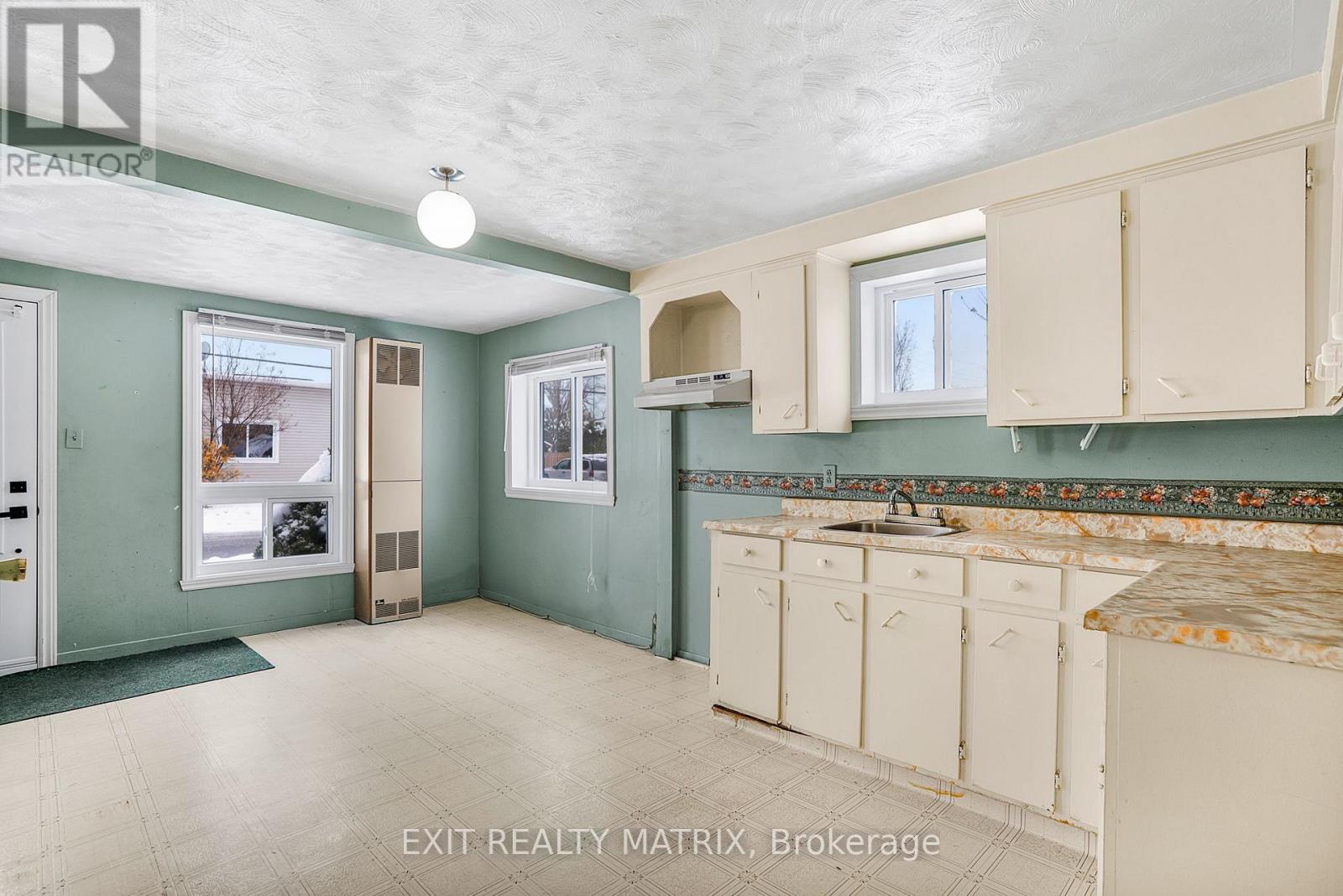 29 Peter Street, Champlain, Ontario K0B 1K0 - Photo 14 - X12541914