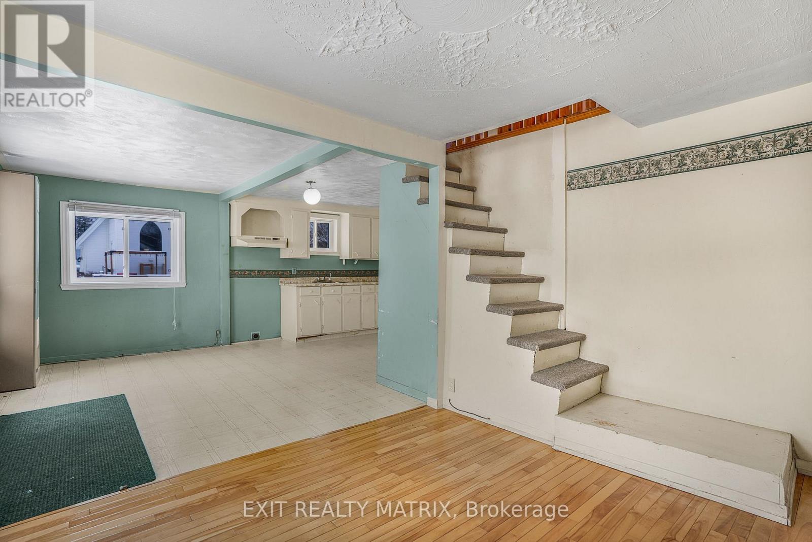 29 Peter Street, Champlain, Ontario K0B 1K0 - Photo 9 - X12541914