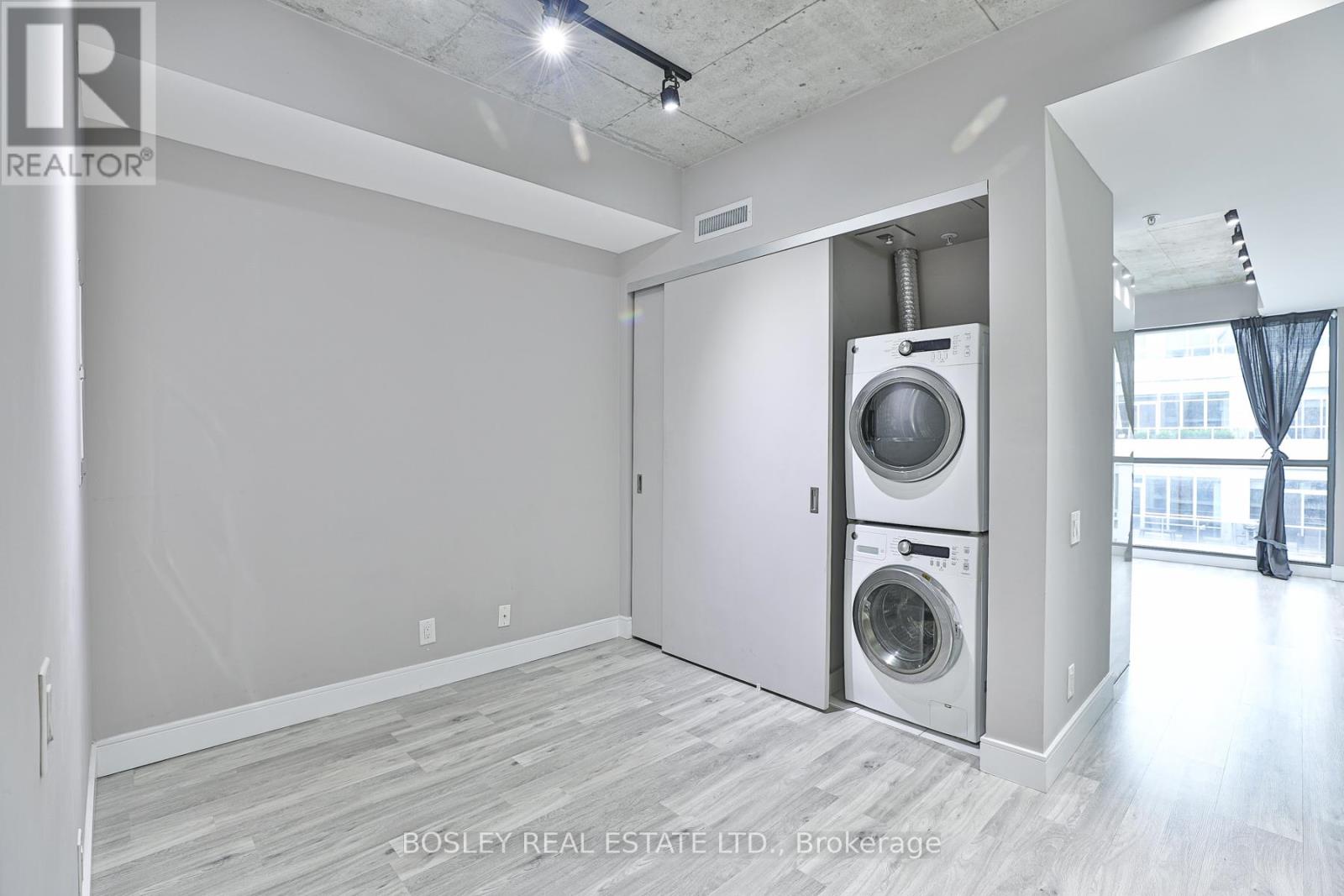 911 - 39 Brant Street, Toronto, Ontario  M5V 2L9 - Photo 8 - C12611098