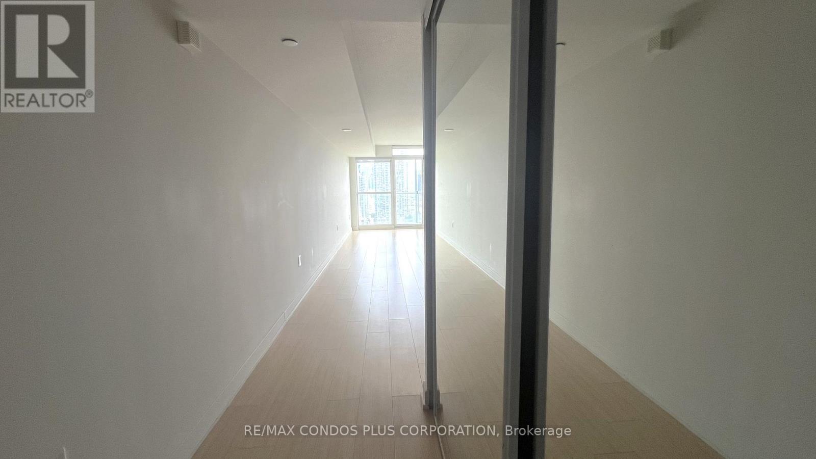 2502 - 75 Queens Wharf Road, Toronto, Ontario  M5V 0J8 - Photo 4 - C12611188