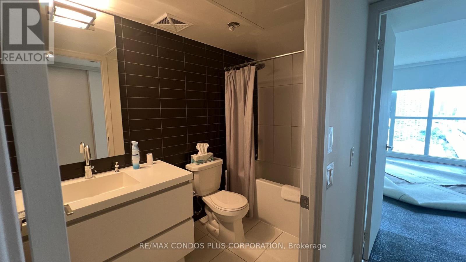 2502 - 75 Queens Wharf Road, Toronto, Ontario  M5V 0J8 - Photo 7 - C12611188