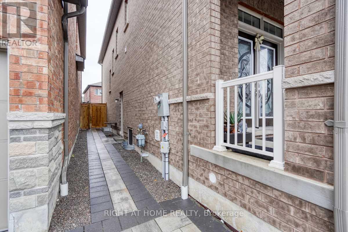 1053 Orenda Street, Pickering, Ontario  L1V 2P8 - Photo 17 - E12611186