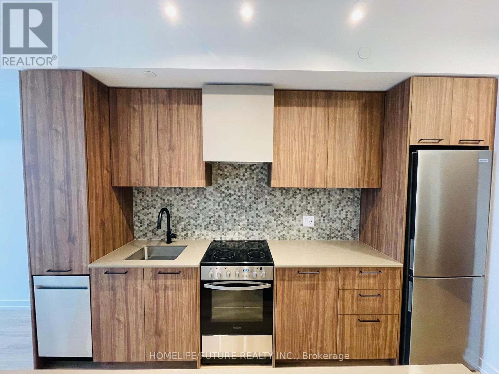 502 - 10 Lagerfeld Drive, Brampton, Ontario  L7A 0H8 - Photo 5 - W12484052