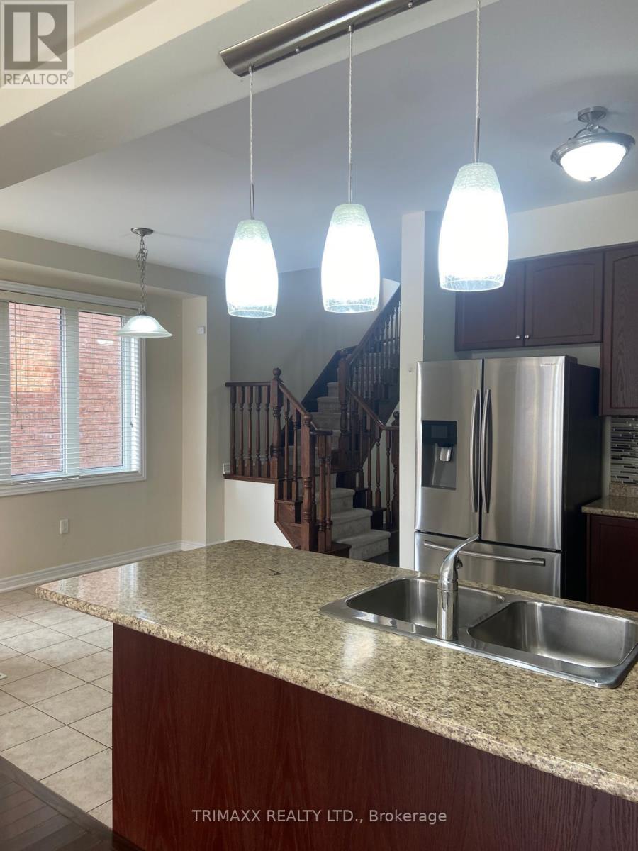 7 Vinewood Road, Caledon, Ontario  L7C 4A9 - Photo 4 - W12611070