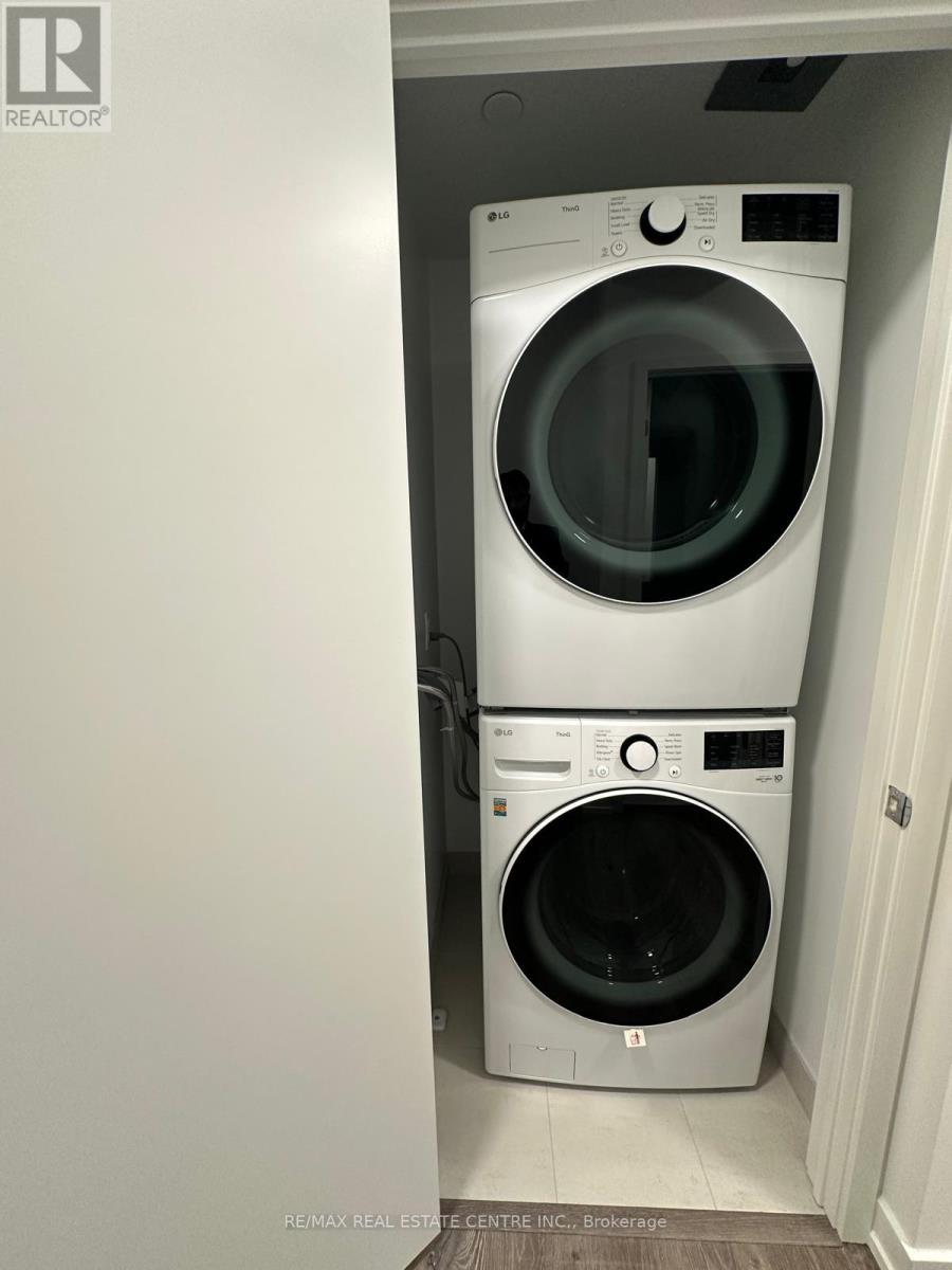 1308 - 395 Square One Drive, Mississauga, Ontario L5B 0P6 - Photo 18 - W12611090