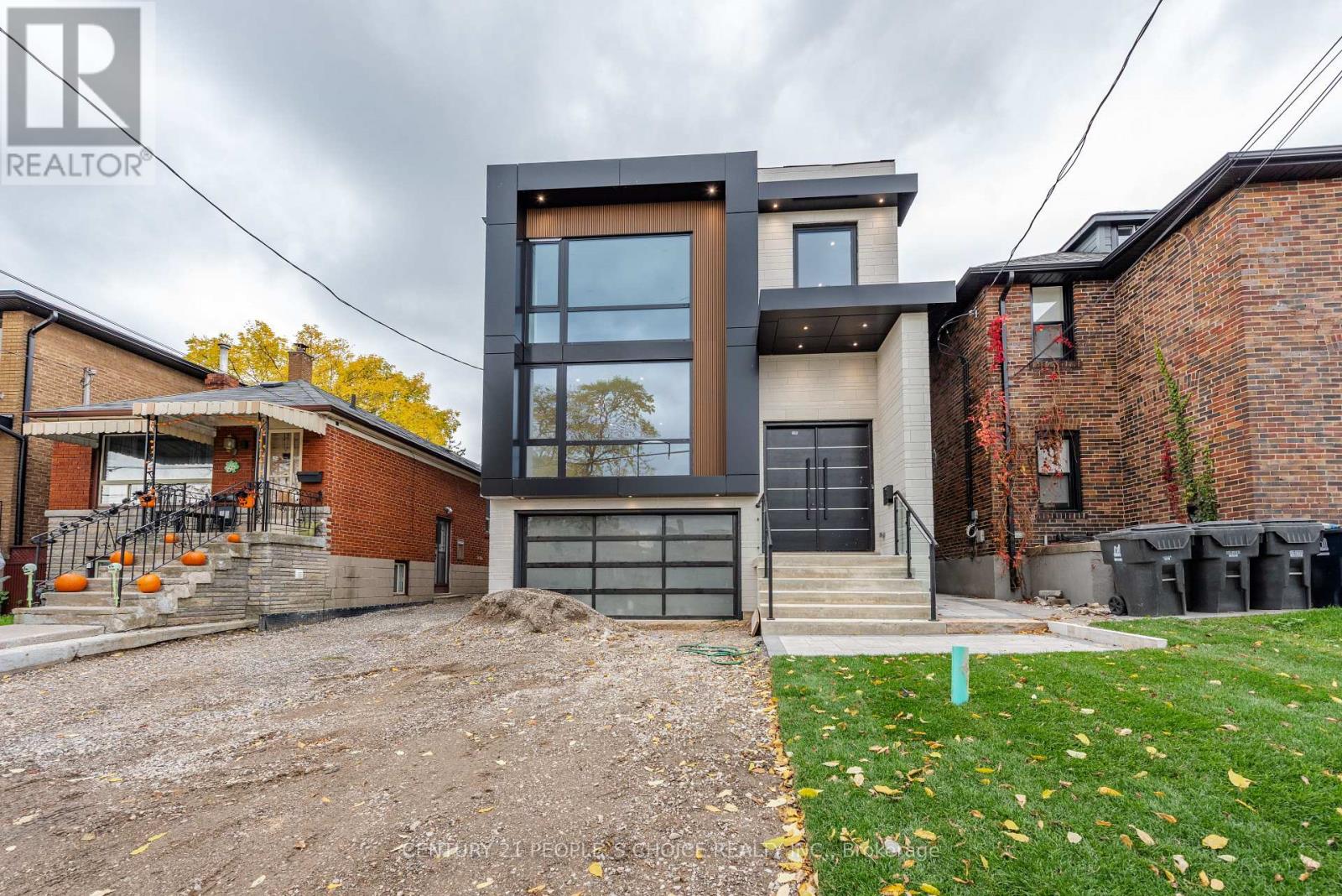 UPSTAIRS - 90 TWELFTH STREET, Toronto, Ontario