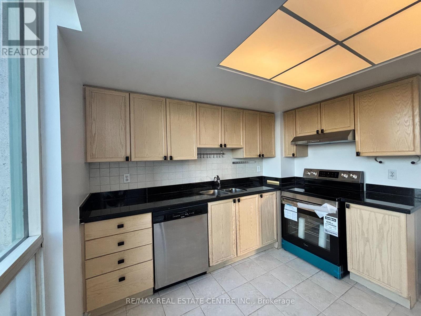 503 - 101 Subway Crescent, Toronto, Ontario  M9B 6K4 - Photo 11 - W12611140