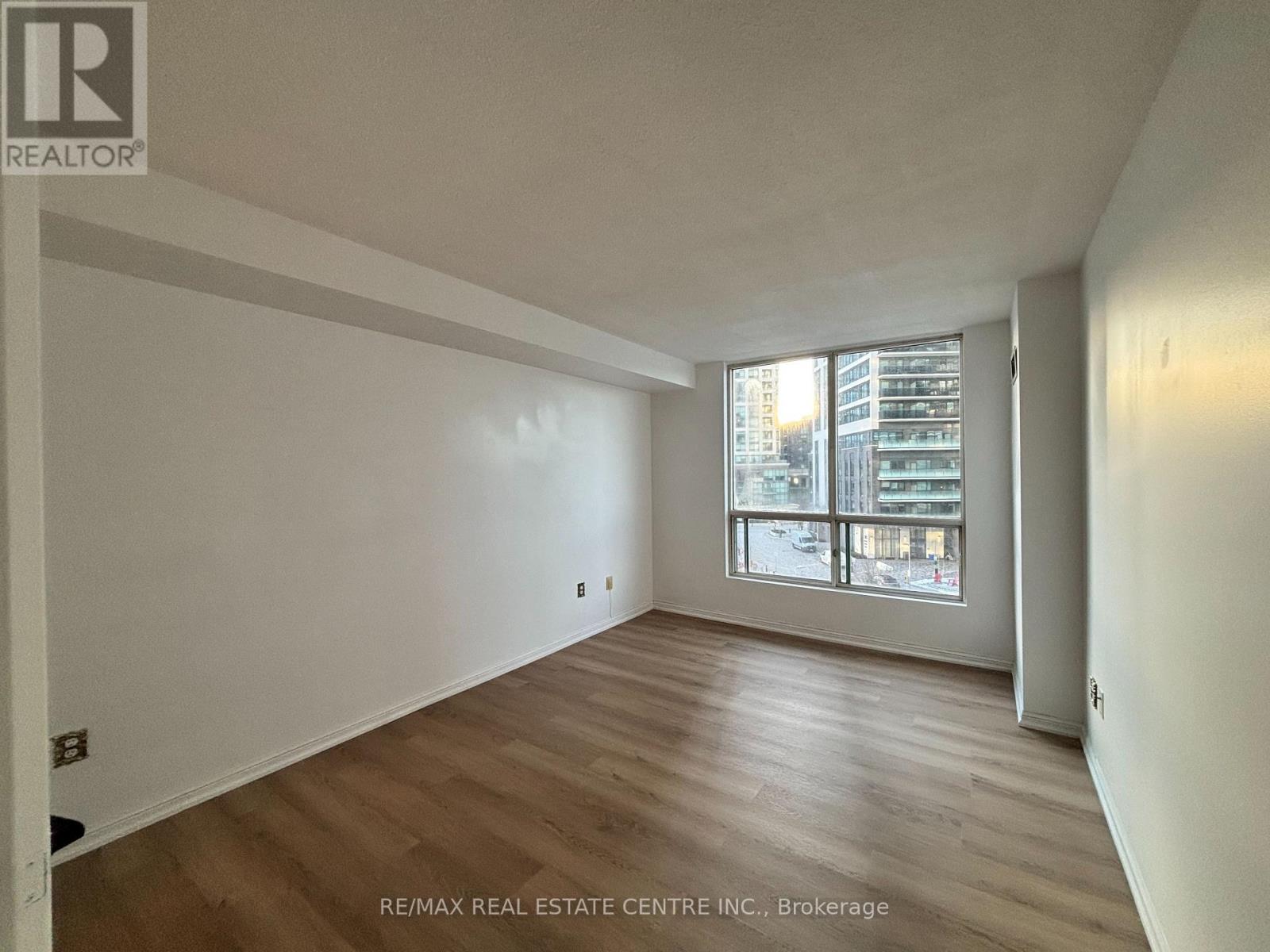 503 - 101 Subway Crescent, Toronto, Ontario  M9B 6K4 - Photo 17 - W12611140