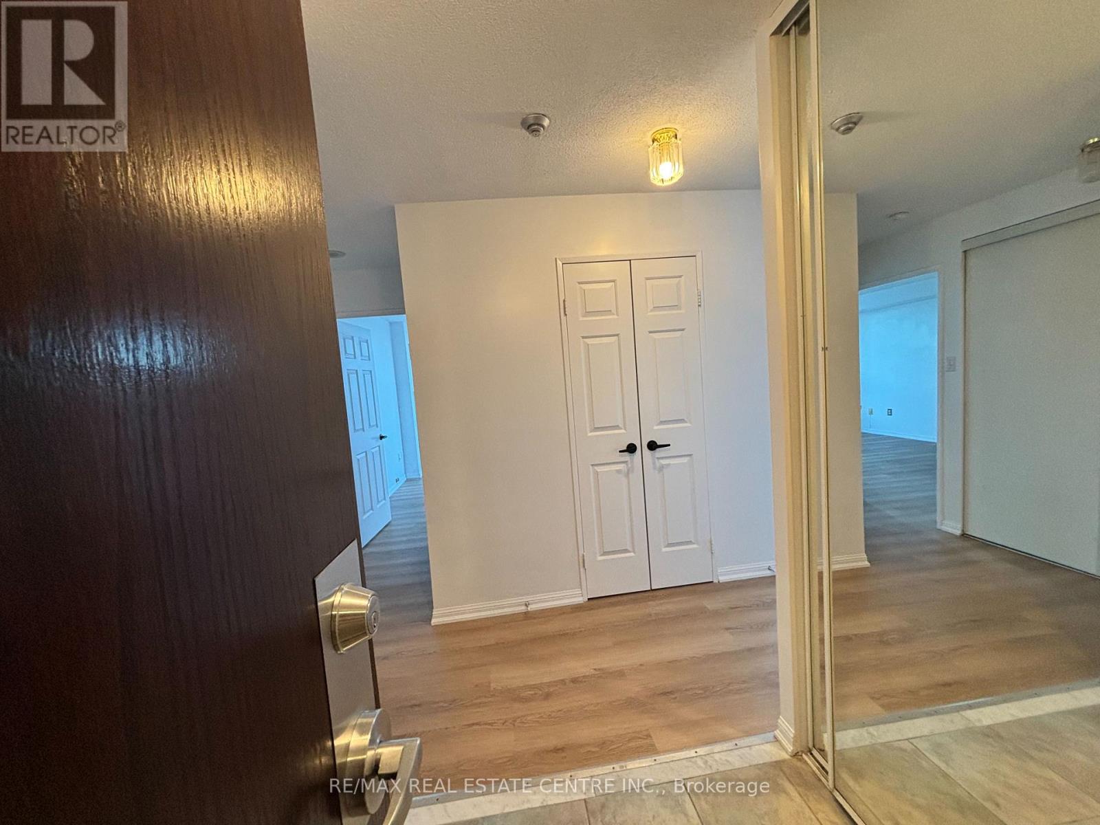 503 - 101 Subway Crescent, Toronto, Ontario  M9B 6K4 - Photo 2 - W12611140