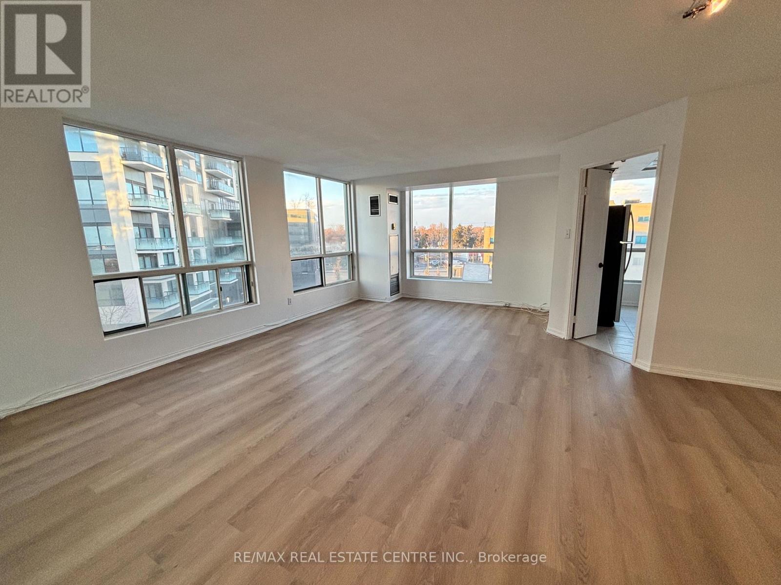 503 - 101 Subway Crescent, Toronto, Ontario  M9B 6K4 - Photo 4 - W12611140