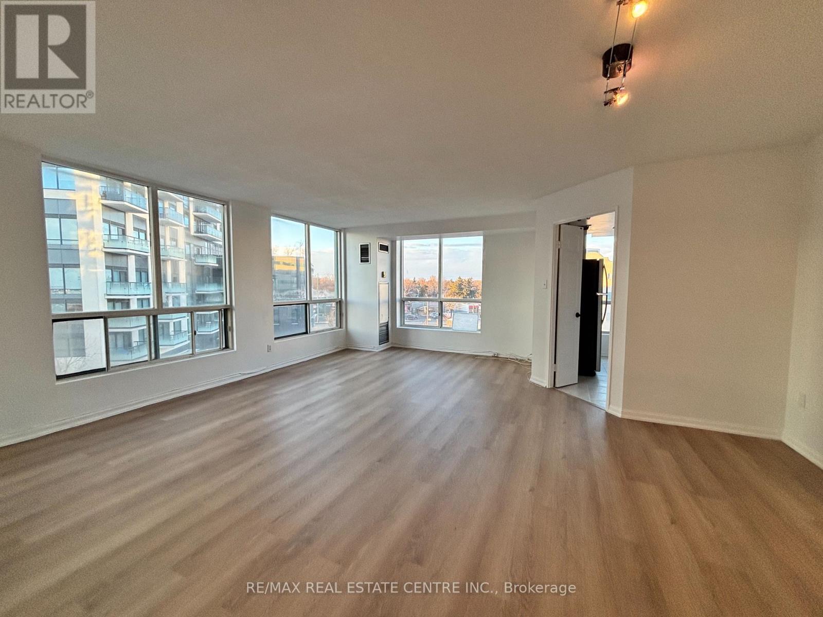 503 - 101 Subway Crescent, Toronto, Ontario  M9B 6K4 - Photo 5 - W12611140