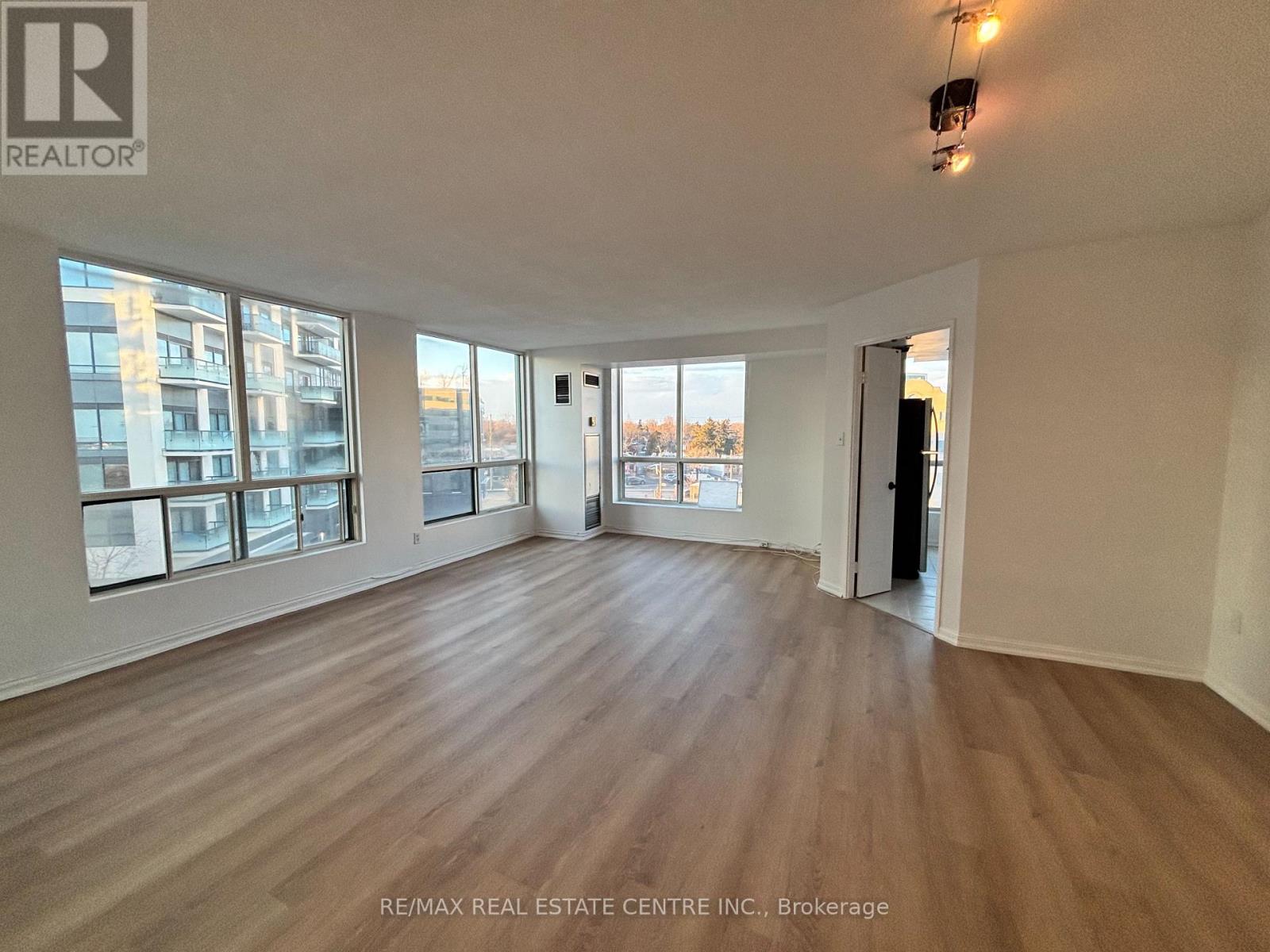 503 - 101 Subway Crescent, Toronto, Ontario  M9B 6K4 - Photo 6 - W12611140