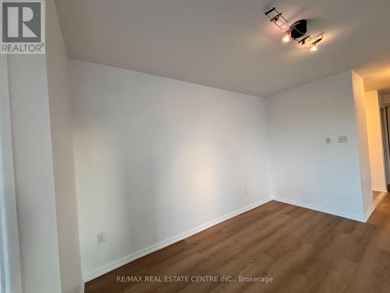 503 - 101 Subway Crescent, Toronto, Ontario  M9B 6K4 - Photo 7 - W12611140