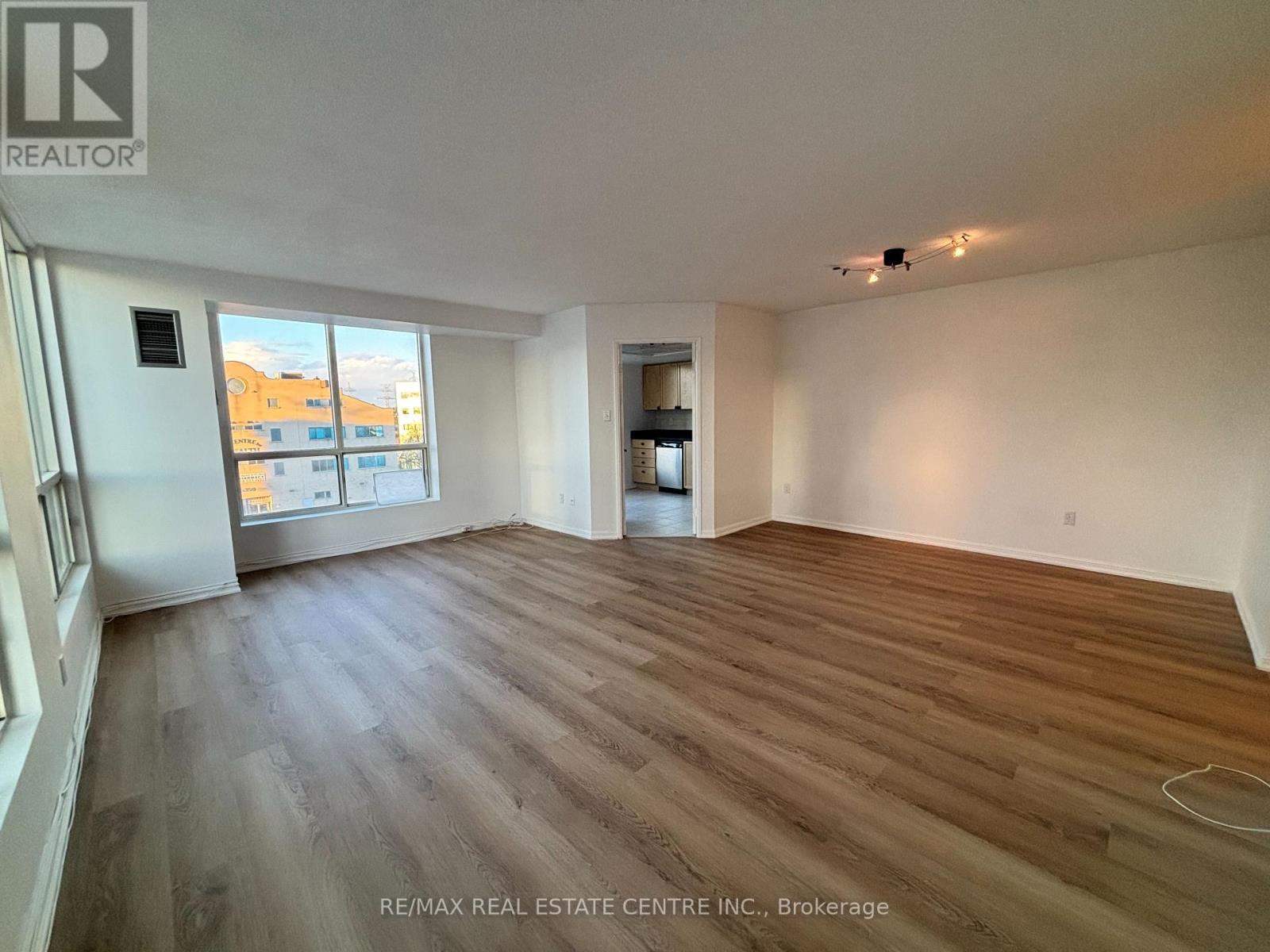 503 - 101 Subway Crescent, Toronto, Ontario  M9B 6K4 - Photo 9 - W12611140