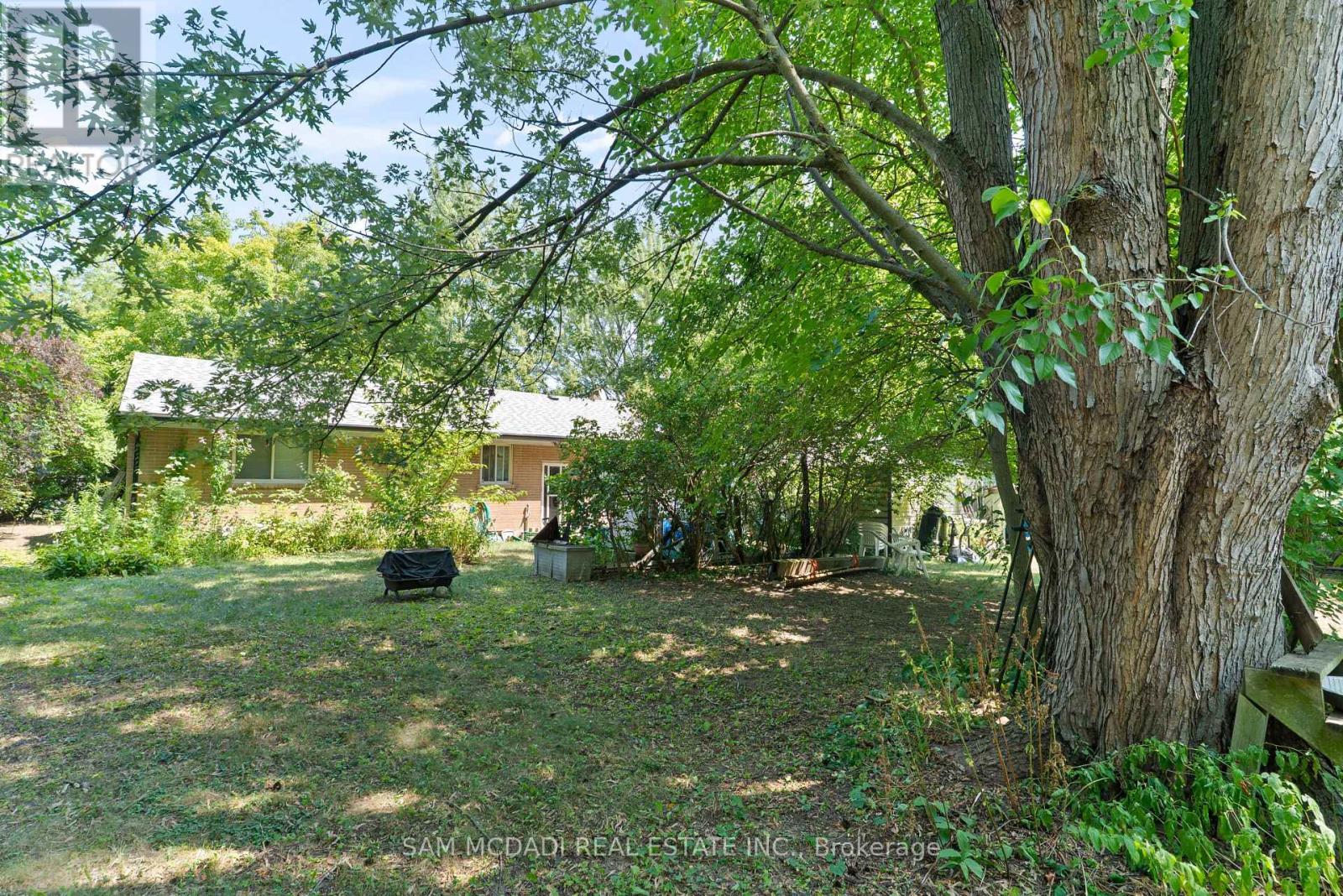 1610 Magenta Court, Mississauga, Ontario  L5G 3A7 - Photo 10 - W12611146