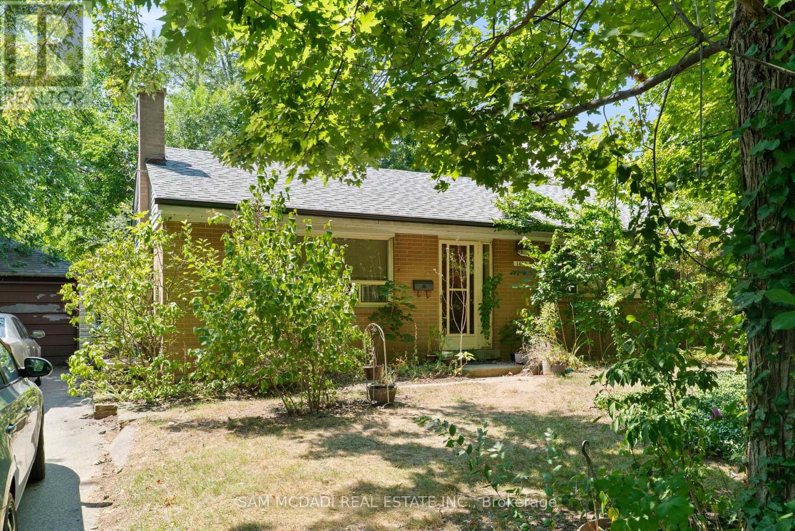 1610 Magenta Court, Mississauga, Ontario  L5G 3A7 - Photo 12 - W12611146