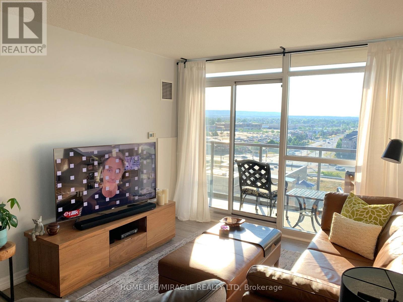 909 - 1940 Ironstone Drive, Burlington, Ontario  L7L 0E4 - Photo 4 - W12611160