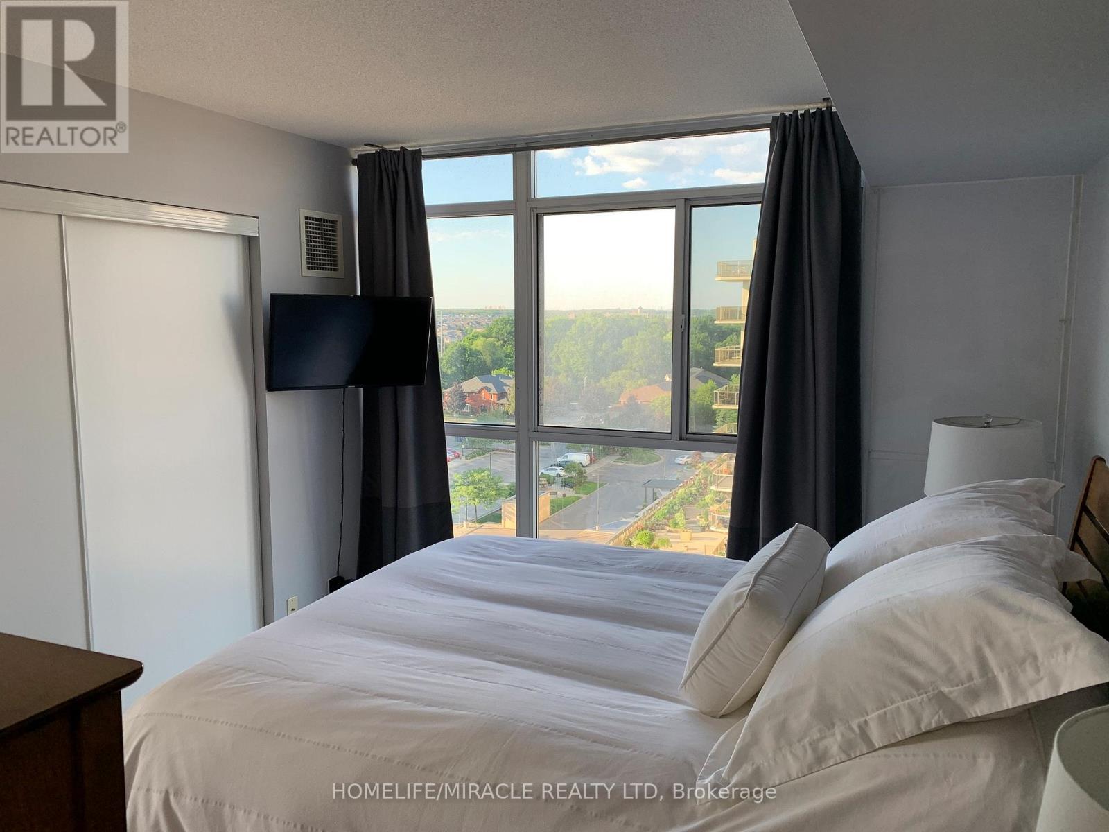 909 - 1940 Ironstone Drive, Burlington, Ontario  L7L 0E4 - Photo 6 - W12611160