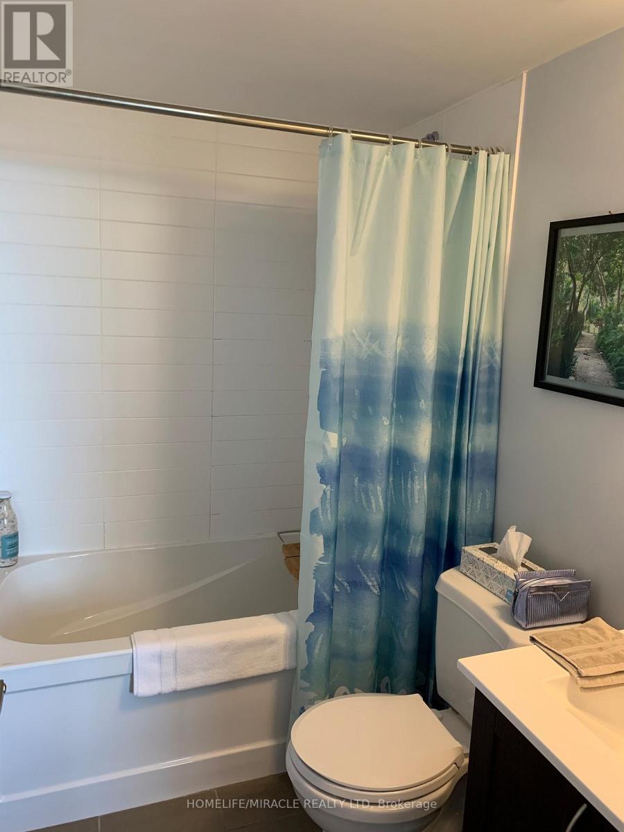 909 - 1940 Ironstone Drive, Burlington, Ontario  L7L 0E4 - Photo 7 - W12611160