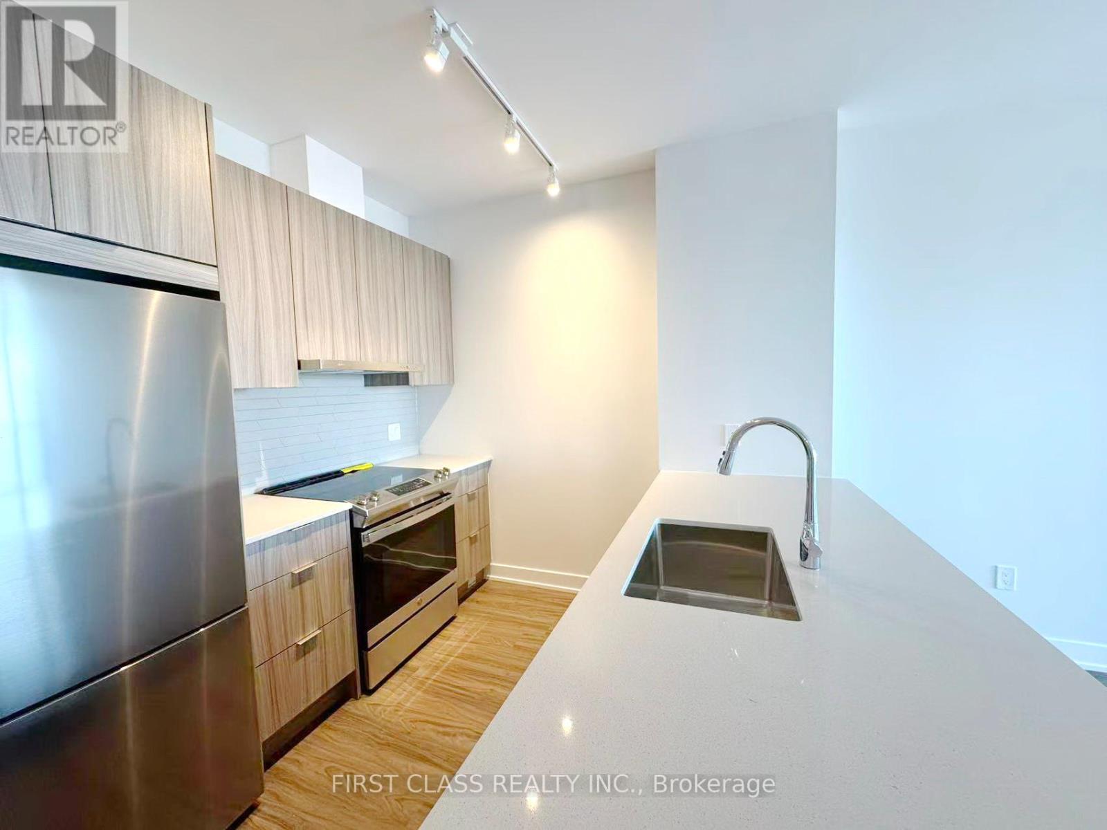 2510 - 430 Square One Drive, Mississauga, Ontario  L5B 0L6 - Photo 10 - W12611166