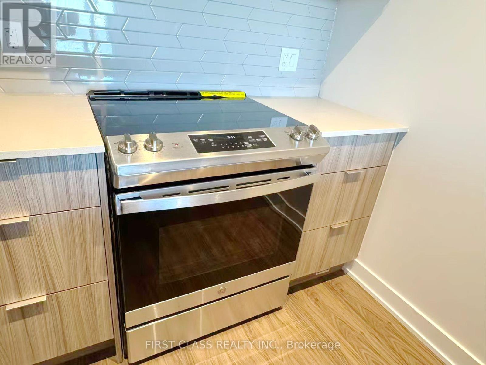 2510 - 430 Square One Drive, Mississauga, Ontario  L5B 0L6 - Photo 11 - W12611166