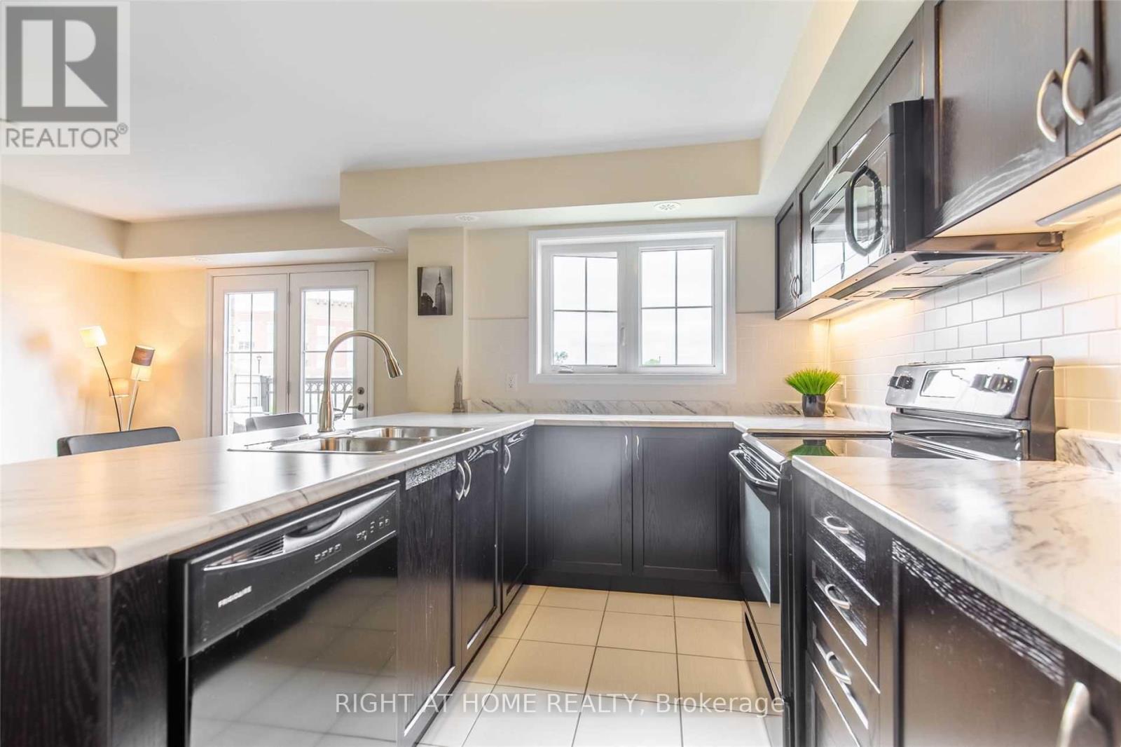 48 - 2441 Greenwich Drive, Oakville, Ontario  L6M 0S3 - Photo 8 - W12611190